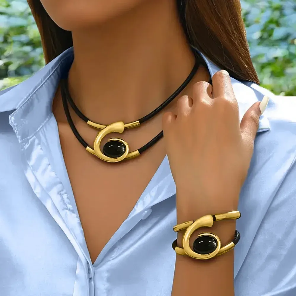 2-teiliges Set Boho Geometrie Spirale Acryl Imitation Edelstein Doppelschicht Schwarz Leder Seil Halskette Armband für Frauen Schmuckset