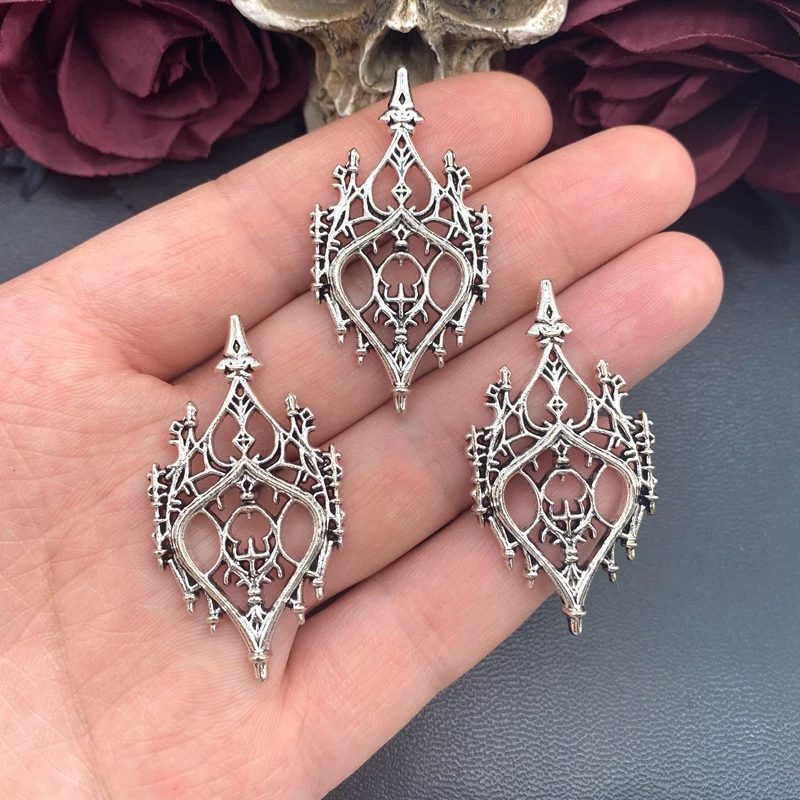 4 Stück 49*26mm Vintage Gothic-inspirierte Burgfenster-Anhänger, hohle Herz-Burg-Anhänger für die Schmuckherstellung, DIY-Schmuckzubehör