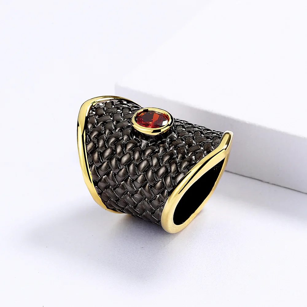 Übertriebener schwarzer Gold-Rot-Zirkon-Ring, 925er-Stempel, unregelmäßige geometrische Form, Ring für Damen, roter Zirkon-Schmuck, Party-Geschenk