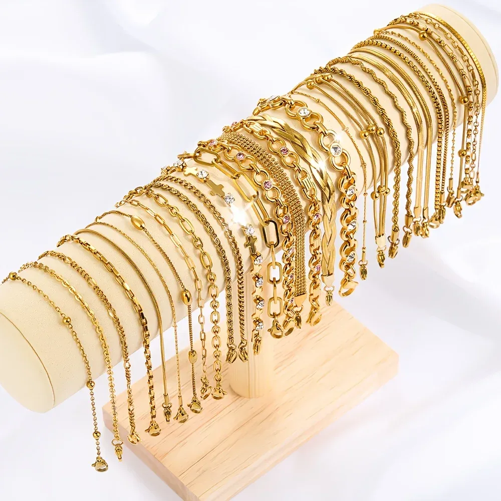 11-teiliges Set (zufällige Auswahl) modischer Damenarmbänder aus Edelstahl, elegantes und luxuriöses, nicht verblassendes Damenschmuckset, geeignet für den täglichen Gebrauch und für Partys,
