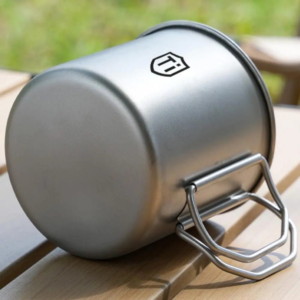 Ultraleichter Titan-beschichteter Becher Wasserbecher mit Klappgriff für Outdoor Camping Picknick Tragbarer Kaffeebecher Küche