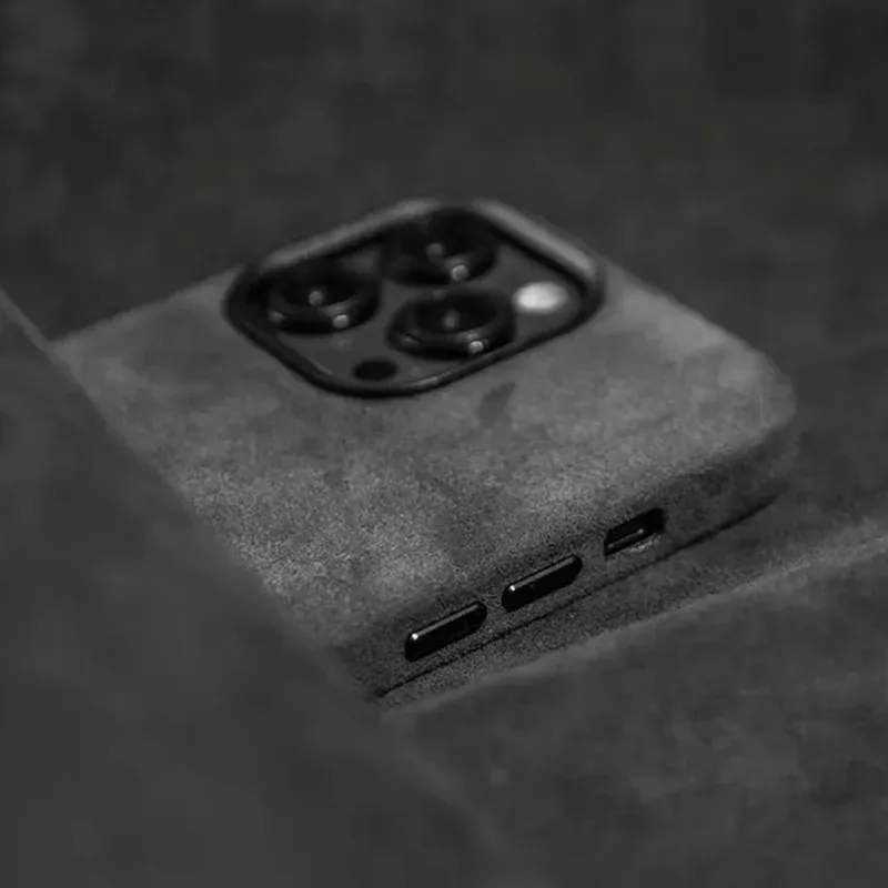 Hochwertige magnetische Ladehülle aus importiertem Leder für iPhone 17, 16, 12, 13, 14, 15, Pro Max 16 Plus, hochwertige Wildleder-Metallknöpfe