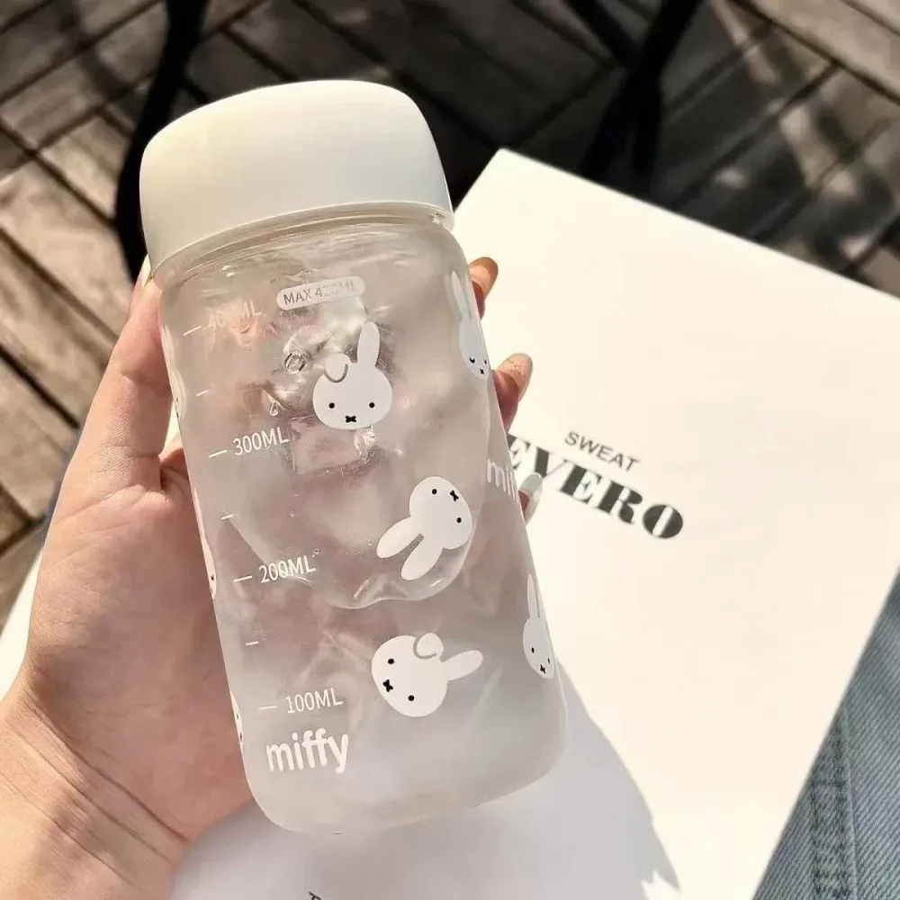 420ml Anime Miffy Kaninchen Wasserflasche Große Kapazität Plastik Sporttrinkflasche Tragbare Auslaufsichere Trinkflasche Geschenke