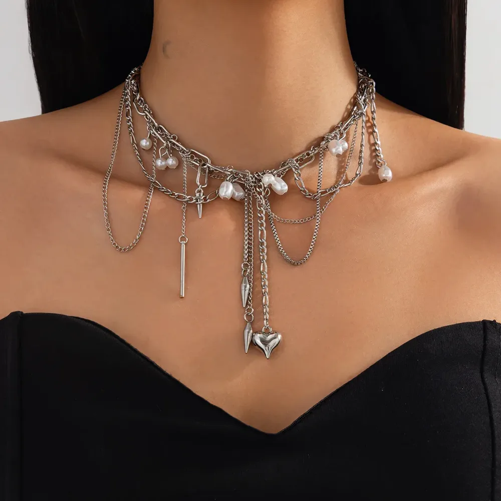 Vintage Unregelmäßige Imitationsperlen-Halsketten Elegante Punk Gothic Mehrlagige Quasten-Herz-Schichtkette Choker-Halskette für Damen