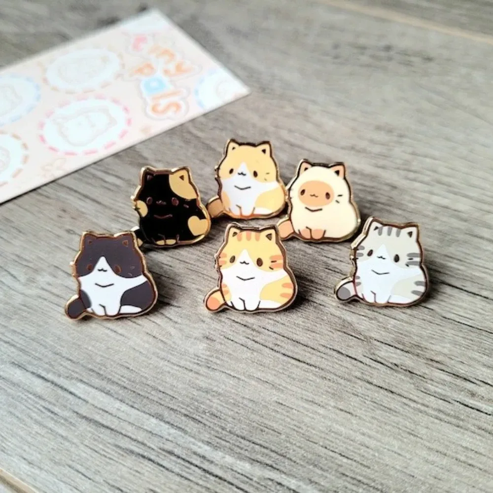 Niedliche kleine Katze Emaille Pins Kawaii Kätzchen Metall Abzeichen Cartoon Tier Brosche für Schmuck Zubehör Geschenke für Katzenliebhaber