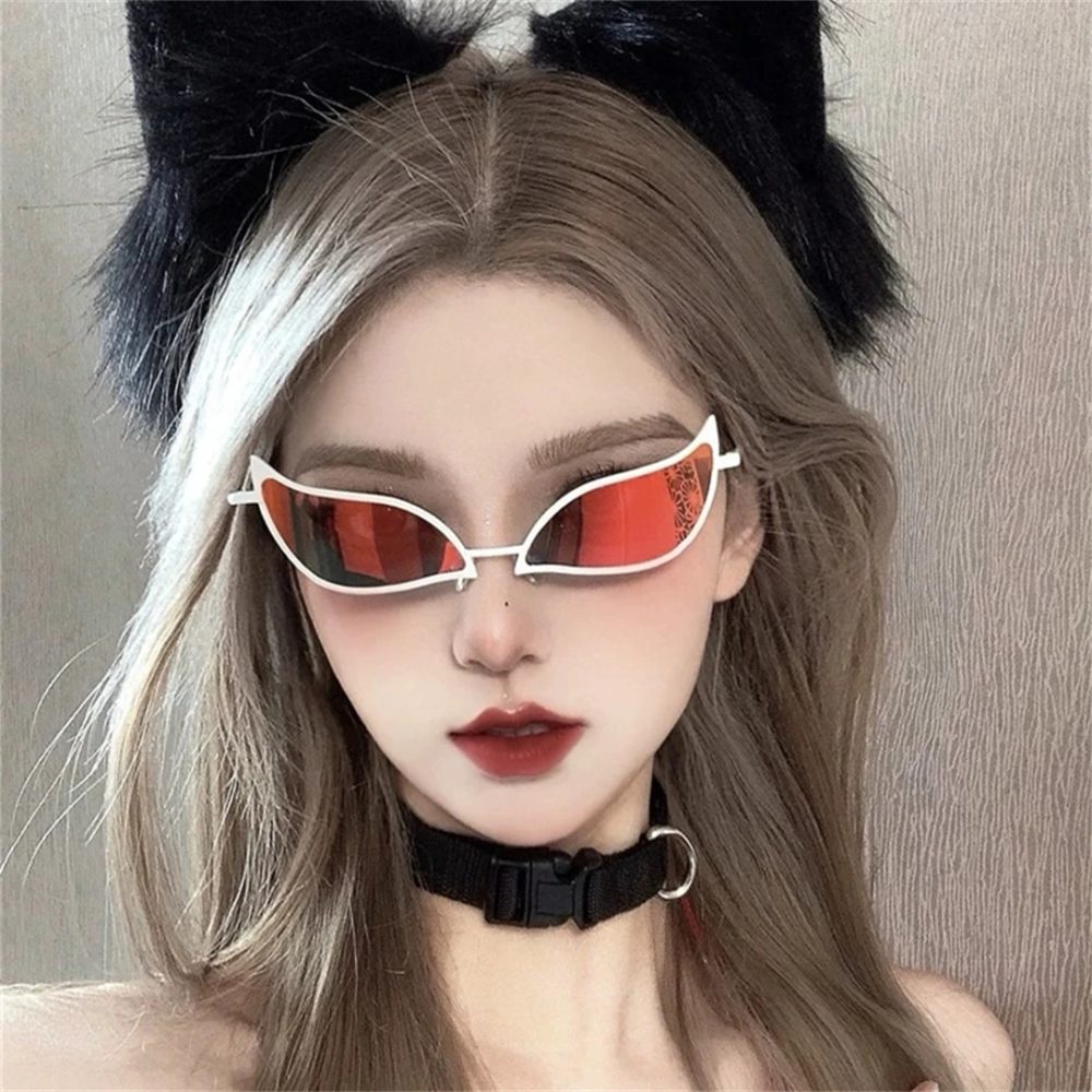 Donquixote PVC Sonnenbrille Doflamingo Cosplay Brille Anime Cat Eye Sonnenbrille für Frauen Männer Lustiges Weihnachtsgeschenk Party Requisiten