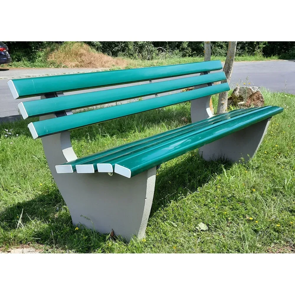 Sitzbank Oslo mit Betonfuss, PVC-Latten mit Stahleinlage, grün