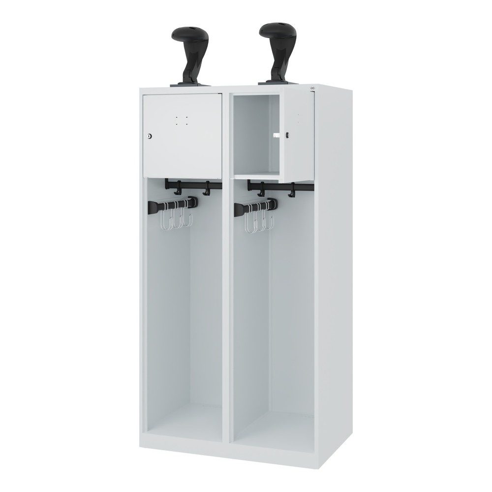 Feuerwehrspind C+P Evolo Youngster, 2 Abteile, mit Helmhalter, Bodengleiter, B 800 x T 500 x H 1530 mm, RAL 7035 Lichtgrau