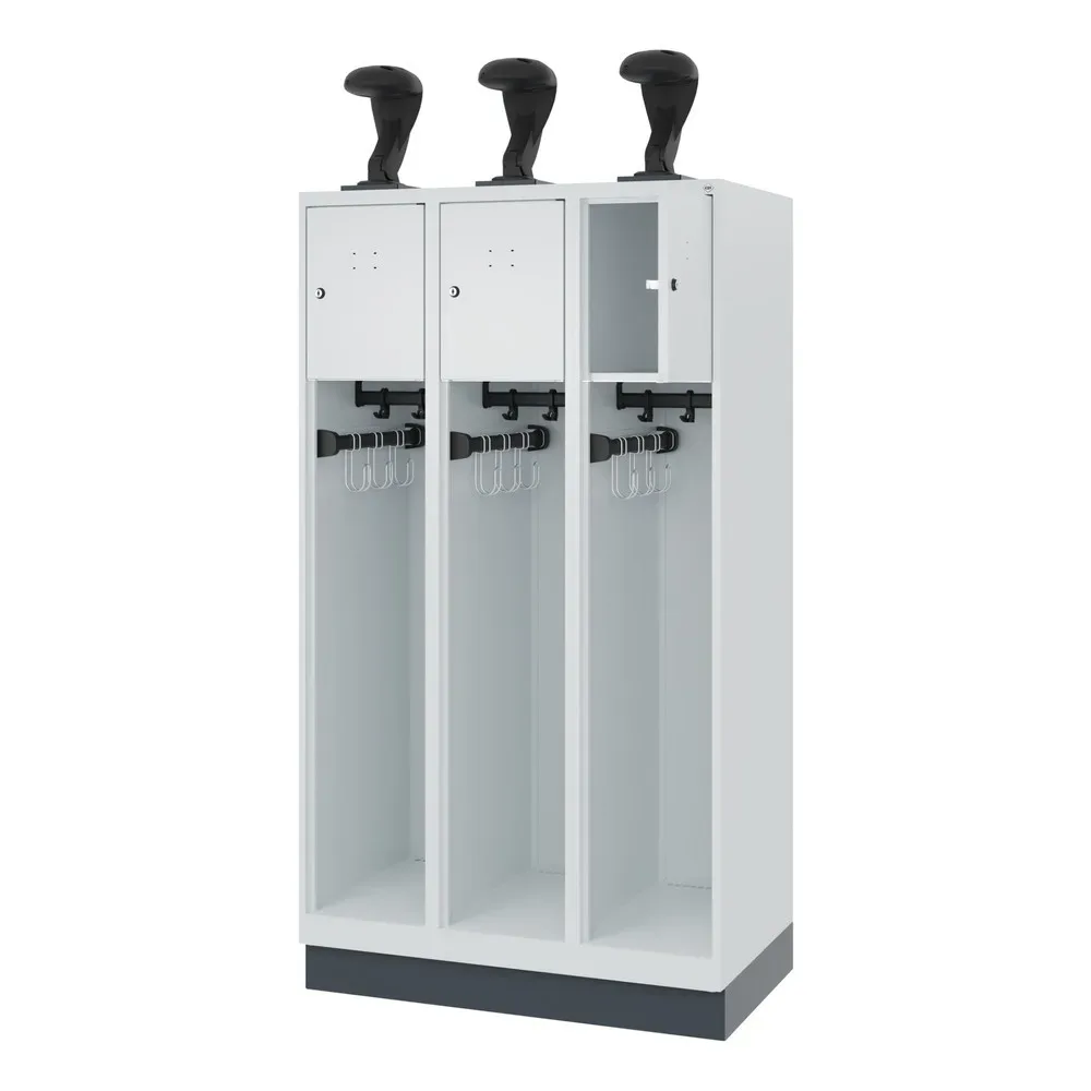 C+P Feuerwehrspind YOUNGSTER, Sockel, 3 Abteile, HxBxT 1.530 x 900 x 500 mm, lichtgrau, mit Helmhalter