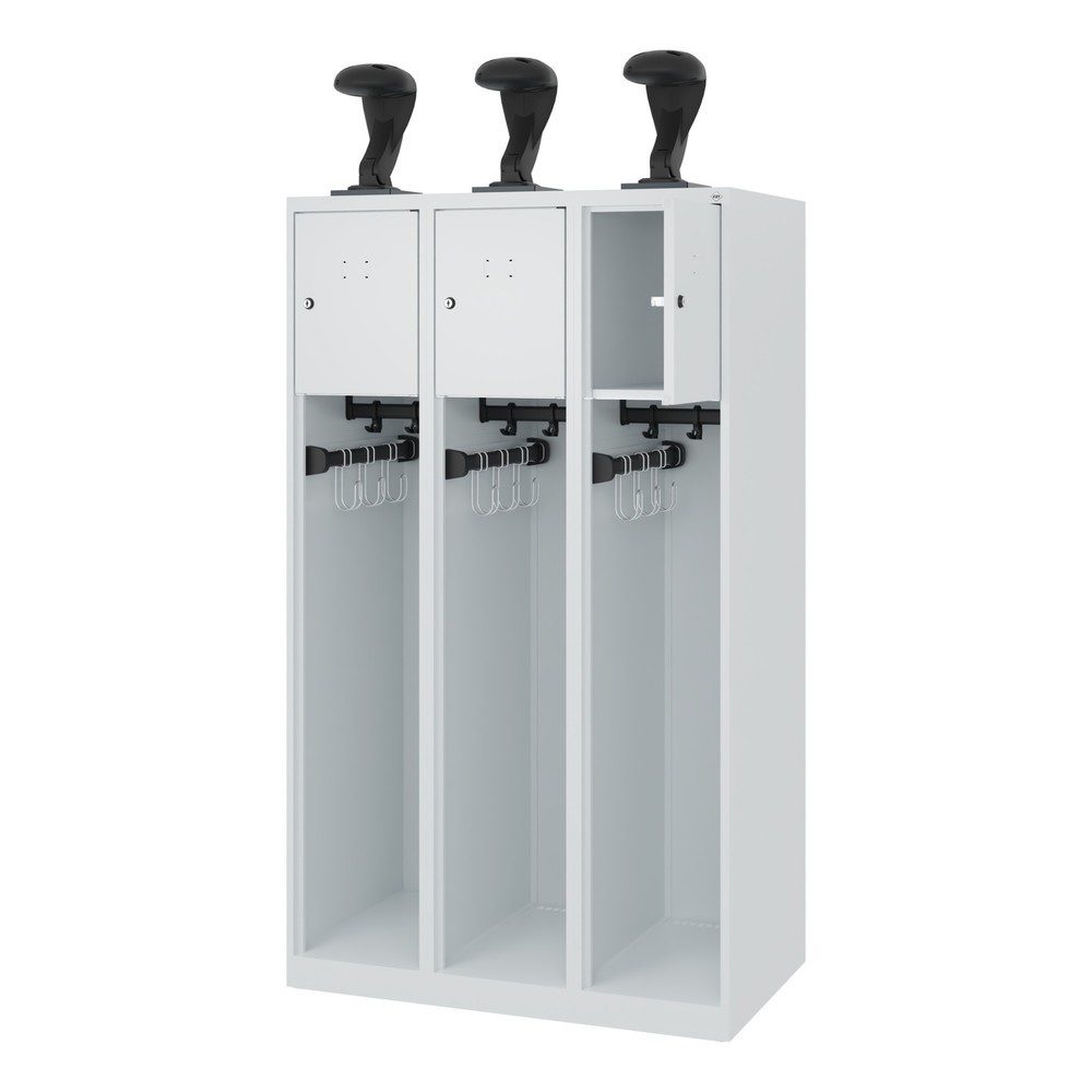 Feuerwehrspind C+P Evolo Youngster, 3 Abteile, mit Helmhalter, Bodengleiter, B 900 x T 500 x H 1530 mm, RAL 7035 Lichtgrau