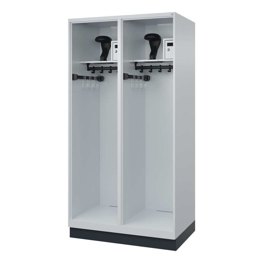 Feuerwehrspind C+P Evolo Flexo, 2 Abteile, Helmhalter, mit Sockel, B 1000 x T 600 x H 1950 mm, RAL 7035 Lichtgrau/RAL 7035 Lichtgrau