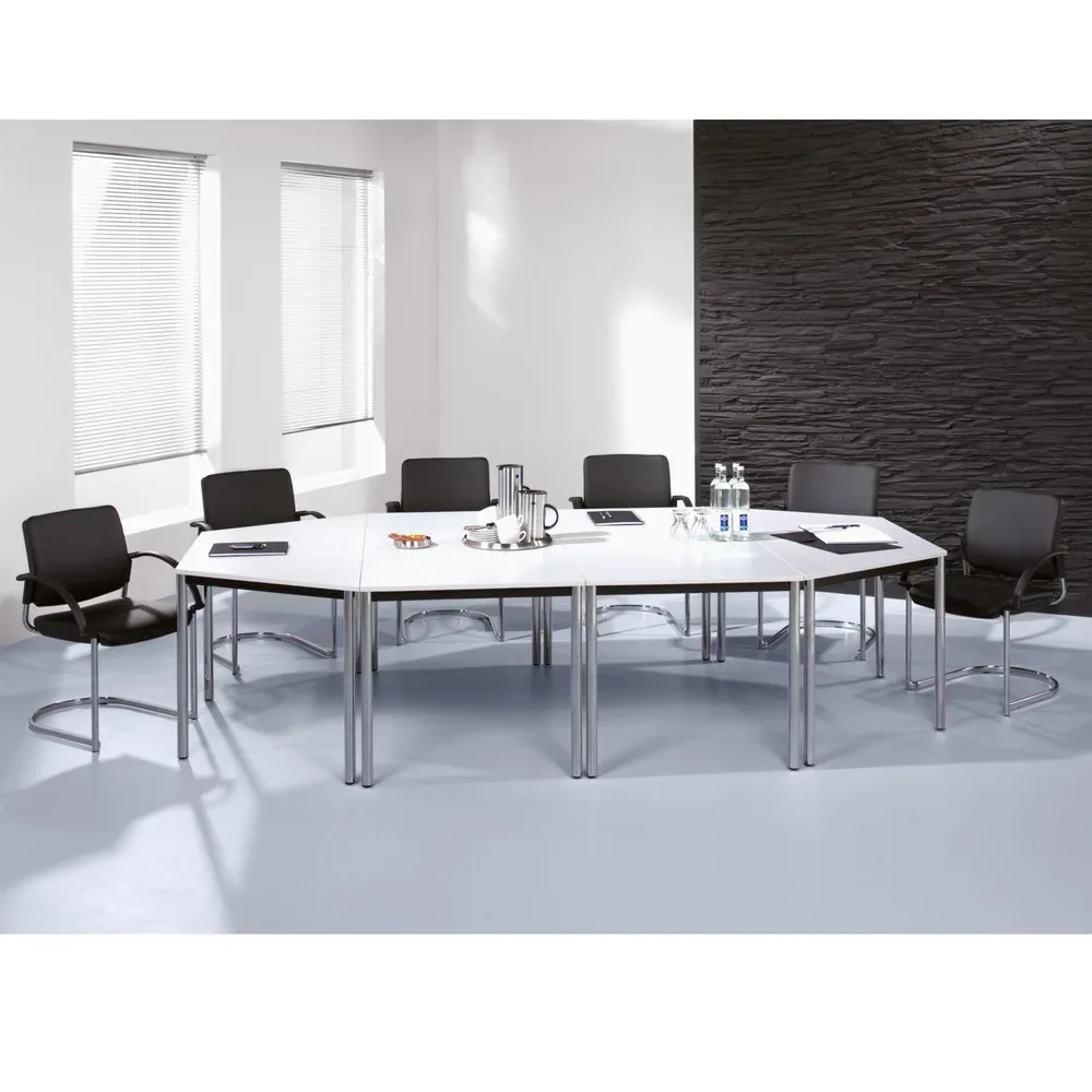 Konferenztisch Premium, Trapez, Quadratrohr, BxT 1.600 x 690 mm, lichtgrau/schwarz