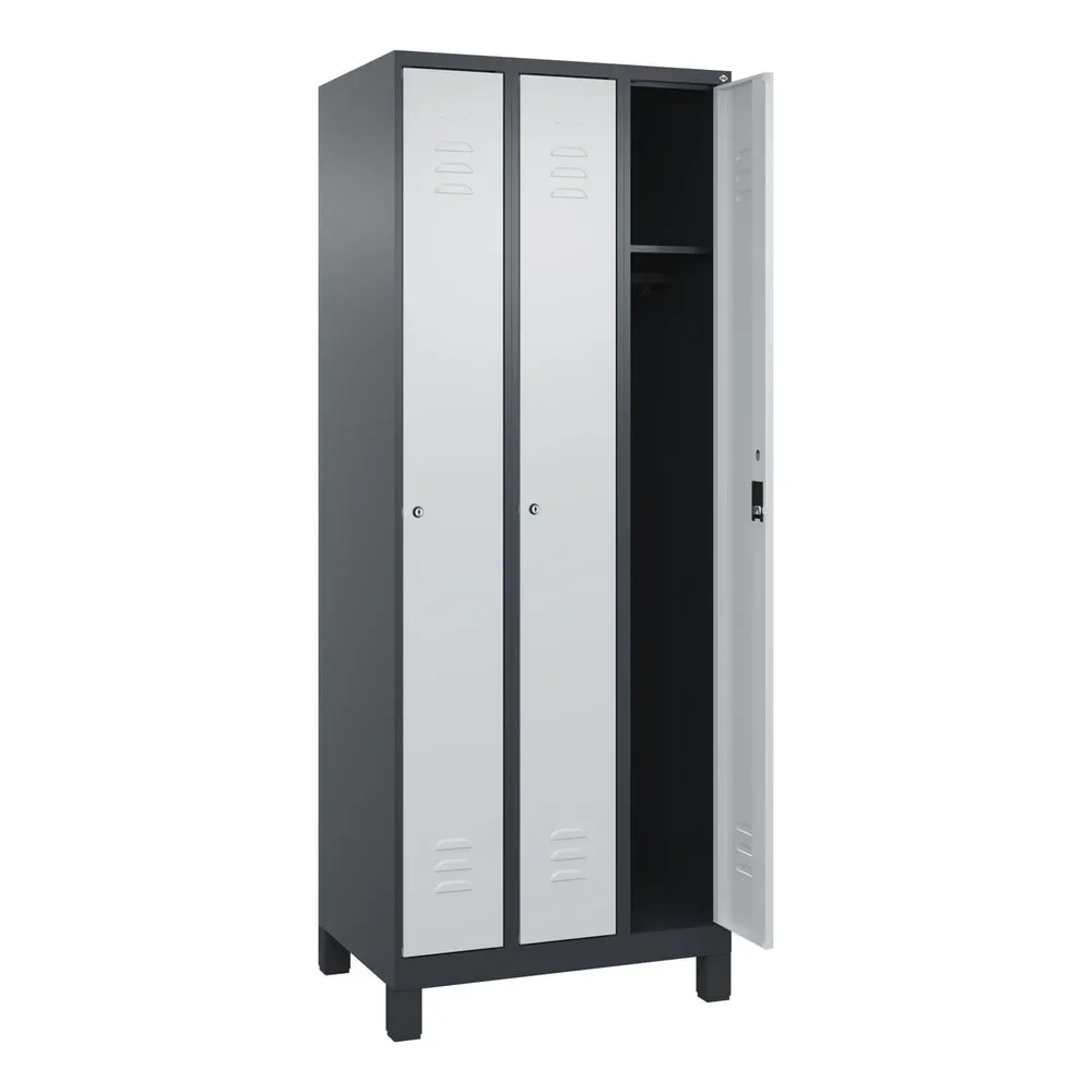 C+P Spind Classic PLUS, Füsse, 3 Abteile, HxBxT 1.950 x 750 x 500 mm, anthrazitgrau, lichtgrau, Zylinderschloss, ohne Mitteltrennwand