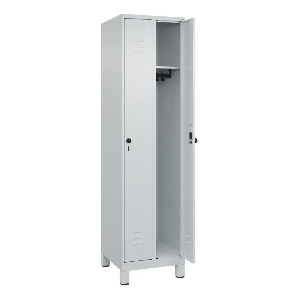 C+P Spind Classic PLUS, Füsse, 2 Abteile, HxBxT 1.950 x 500 x 500 mm, lichtgrau, lichtgrau, für Vorhängeschloss, ohne Mitteltrennwand