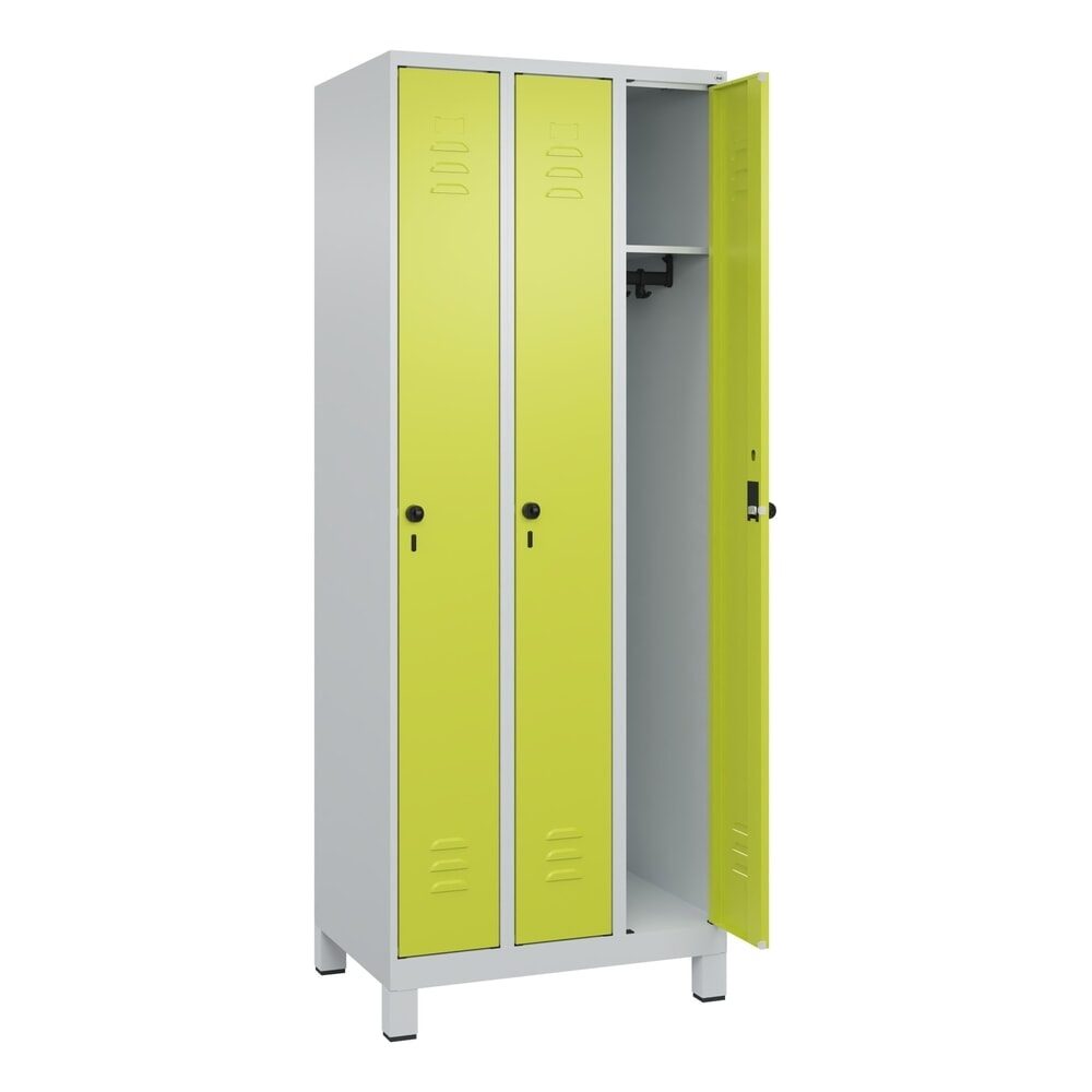 C+P Spind Classic PLUS, Füsse, 3 Abteile, HxBxT 1.950 x 750 x 500 mm, lichtgrau, clowngrün, für Vorhängeschloss, ohne Mitteltrennwand
