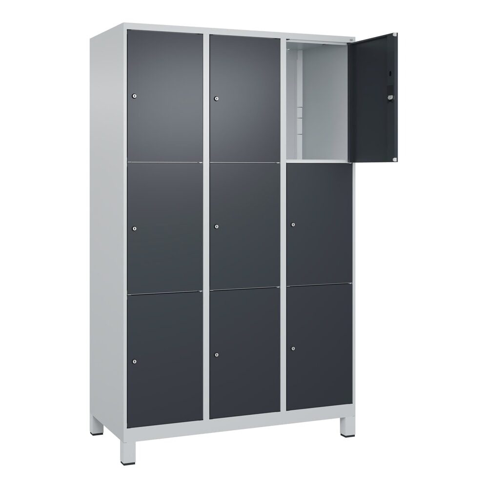 3er-Schließfachschrank Classic PLUS, 3 Abteile, lichtgrau / grau, B 1200 mm, 9 Fächer, mit Füßen C+P