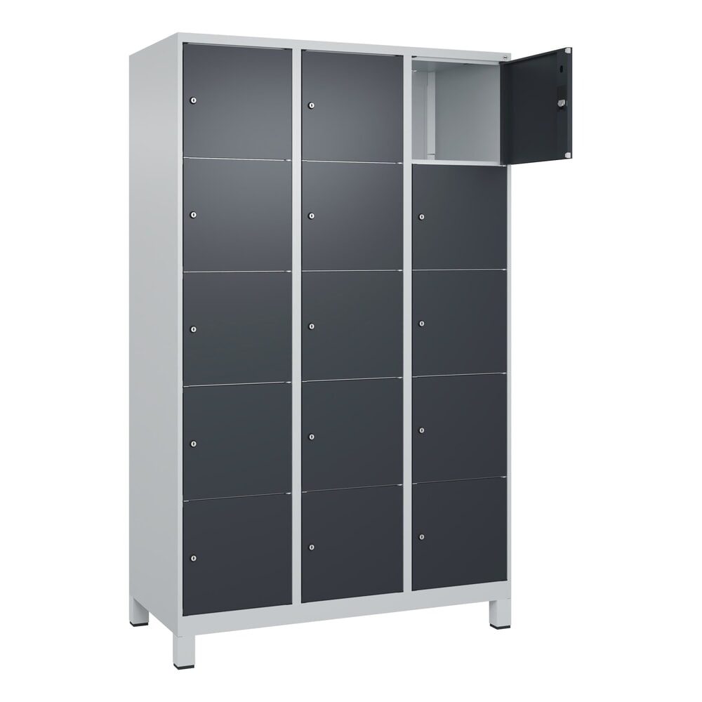 5er-Schließfachschrank Classic PLUS, 3 Abteile, lichtgrau / grau, B 1200 mm, 15 Fächer, mit Füßen C+P