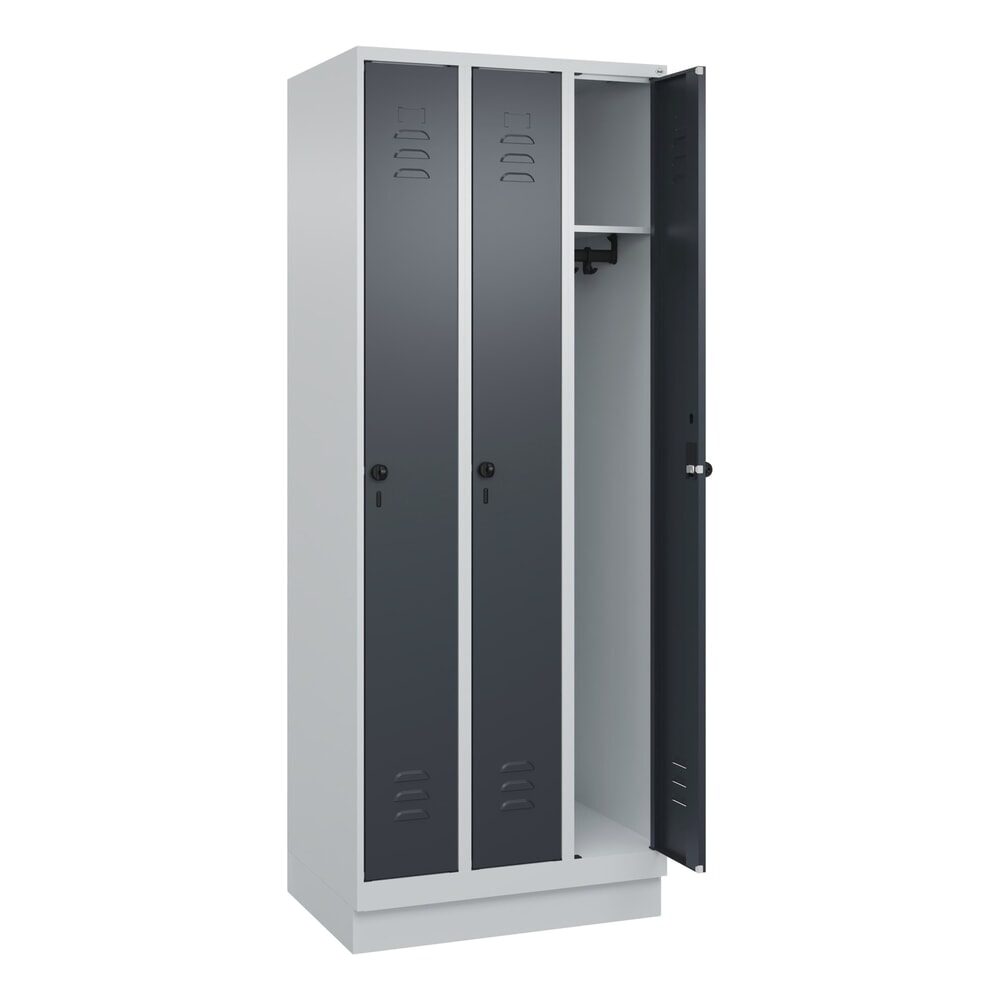 C+P Spind Classic PLUS, Sockel, 3 Abteile, HxBxT 1.950 x 750 x 500 mm, lichtgrau, anthrazitgrau, für Vorhängeschloss, ohne Mitteltrennwand