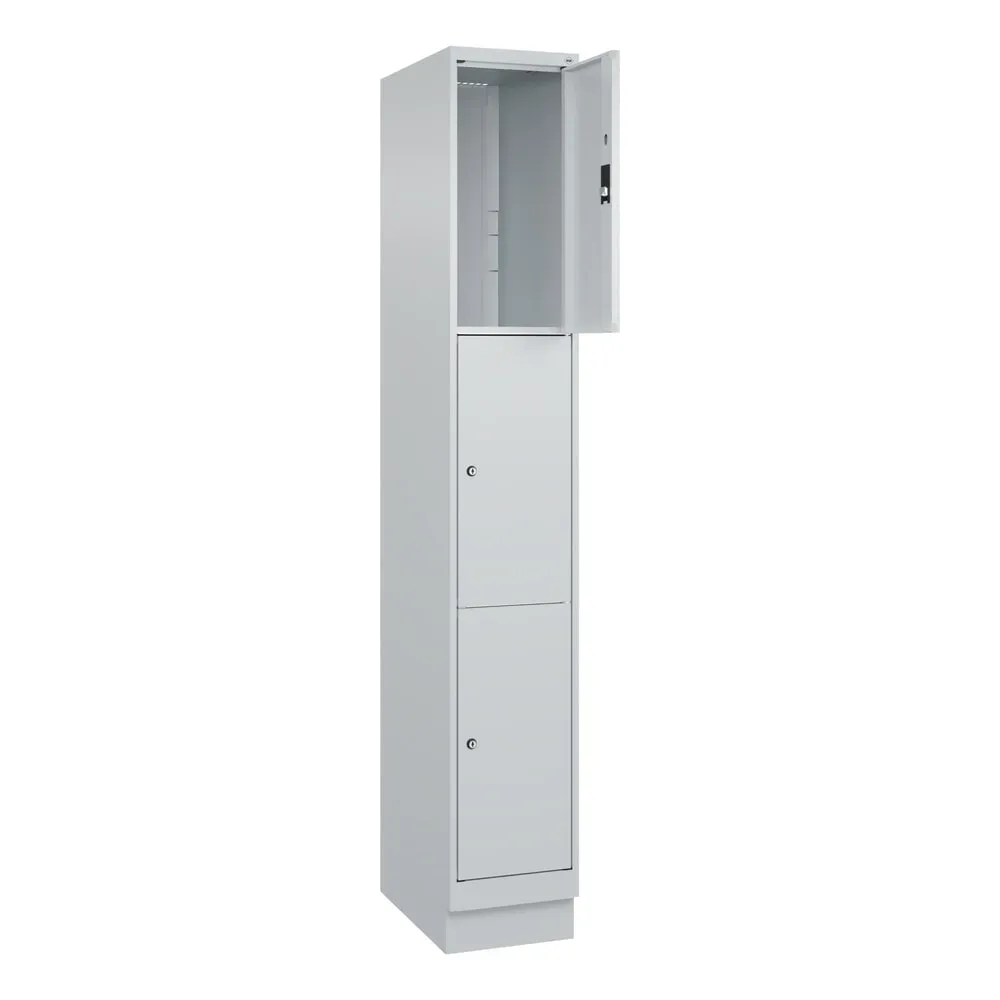 C+P Schliessfachschrank Classic PLUS, Sockel, 1 Abteil, HxBxT 1.950 x 300 x 500 mm, lichtgrau, lichtgrau, 3 Fächer, Zylinderschloss