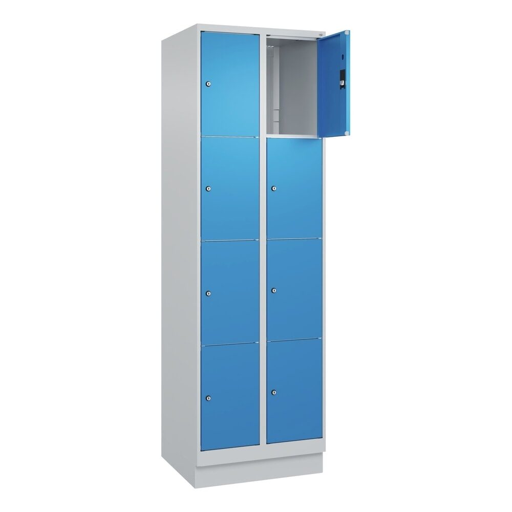 4er-Schließfachschrank Classic PLUS, 2 Abteile, lichtgrau / lichtblau, B 600 mm, 8 Fächer, mit Bodensockel C+P