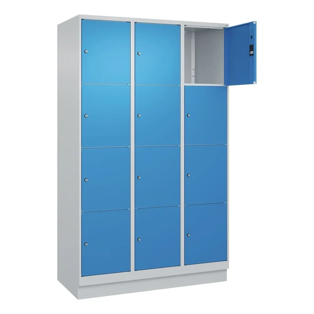 C+P Schliessfachschrank Classic PLUS, Sockel, 3 Abteile, HxBxT 1.950 x 1.200 x 500 mm, lichtgrau, lichtblau, 12 Fächer, Zylinderschloss