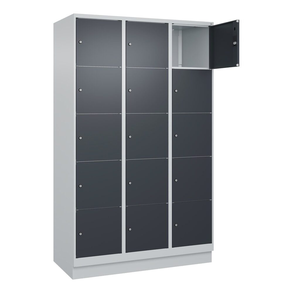 C+P Schliessfachschrank Classic PLUS, Sockel, 3 Abteile, HxBxT 1.950 x 1.200 x 500 mm, lichtgrau, anthrazitgrau, 15 Fächer, Zylinderschloss
