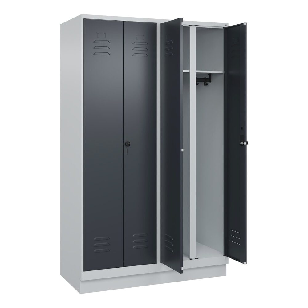C+P Schwarz-Weiss-Spind Classic PLUS, Sockel, 4 Abteile, HxBxT 1.950 x 1.200 x 500 mm, lichtgrau, anthrazitgrau, für Vorhängeschloss