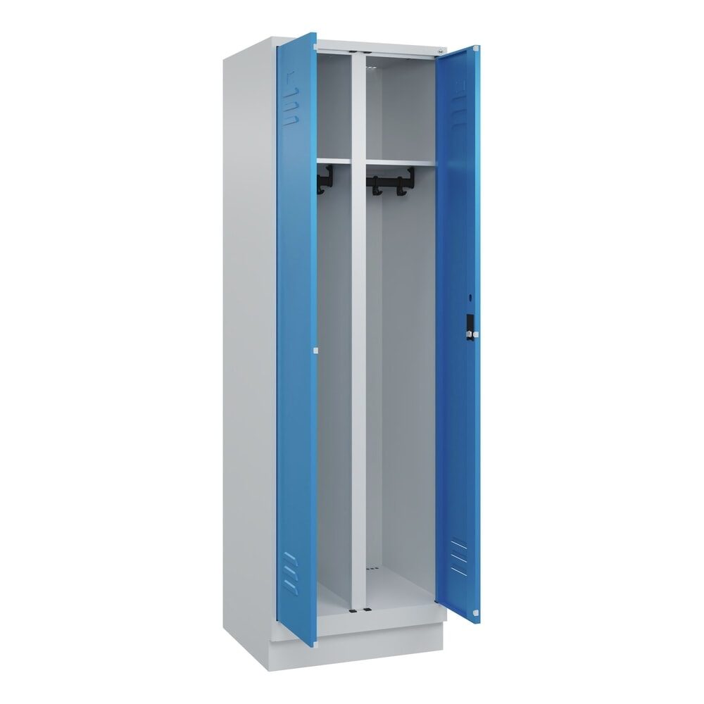C+P Schwarz-Weiss-Spind Classic PLUS, Sockel, 2 Abteile, HxBxT 1.950 x 600 x 500 mm, lichtgrau, lichtblau, Zylinderschloss