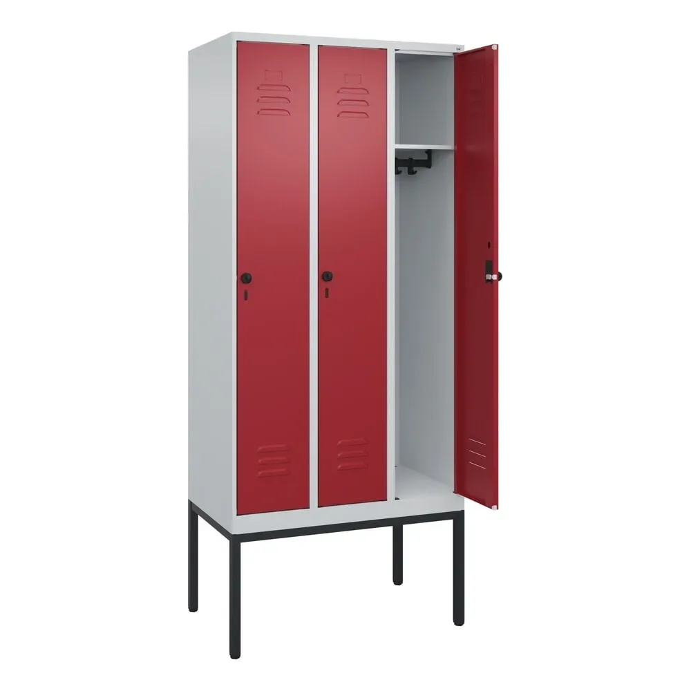C+P Spind Classic PLUS, Gestell, 3 Abteile, HxBxT 2.120 x 900 x 500 mm, lichtgrau, rubinrot, für Vorhängeschloss, ohne Mitteltrennwand