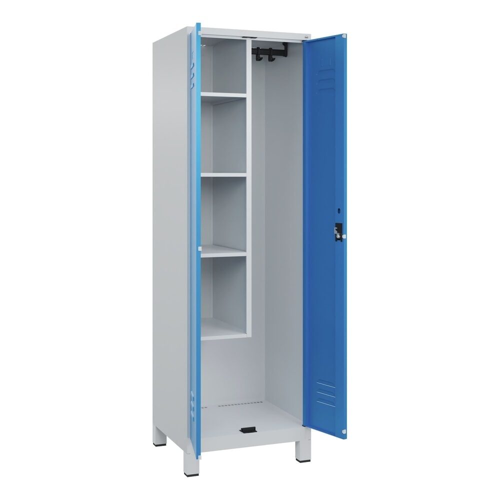Putzmittelspind Classic PLUS, 1 Abteil, Trennwand mittig, verkürzt, lichtgrau / lichtblau, B 600 mm, mit Füßen, Zylinderschloss C+P