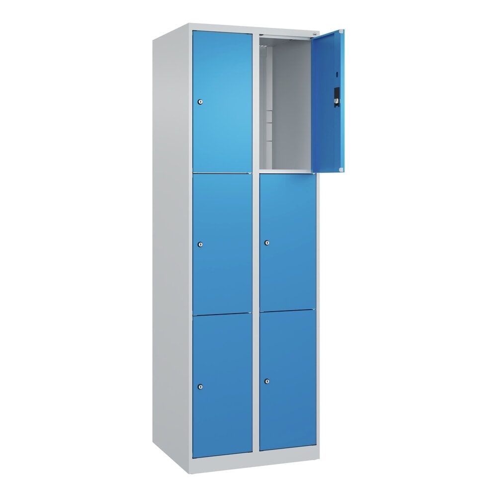 3er-Schließfachschrank Classic PLUS, 2 Abteile, lichtgrau / lichtblau, B 600 mm, 6 Fächer, mit Bodengleitern C+P
