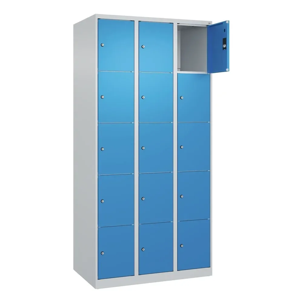 5er-Schließfachschrank Classic PLUS, 3 Abteile, lichtgrau / lichtblau, B 900 mm, 15 Fächer, mit Bodengleitern C+P