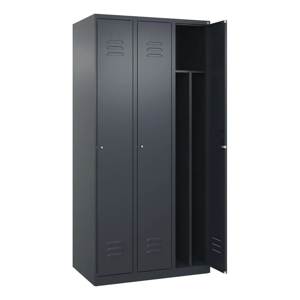 C+P Schwarz-Weiß-Spind Classic PLUS, schmal, 3 Abteile, verkürzte Trennwand mittig, grau, B 900 mm, mit Bodengleitern, Zylinderschloss, Trennwand mittig