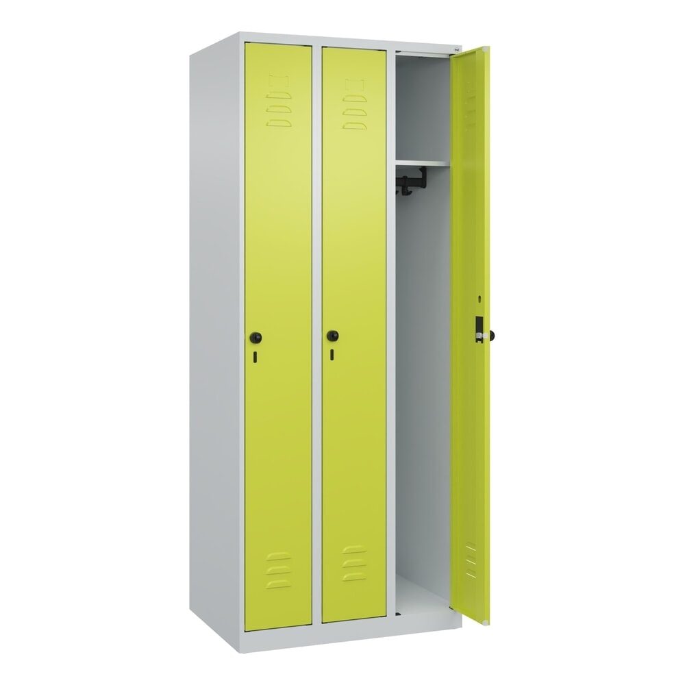 C+P Spind Classic PLUS, 3 Abteile, HxBxT 1.850 x 750 x 500 mm, lichtgrau, clowngrün, für Vorhängeschloss, ohne Mitteltrennwand