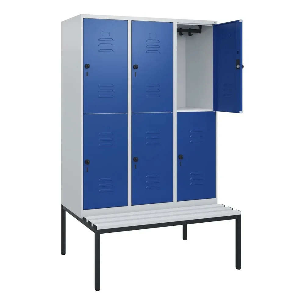 C+P Doppelstock-Spind Classic PLUS, 3 Abteile, HxBxT 1.950 x 1.200 x 815 mm, für Vorhängeschloss, untergebaute Bank aus Kunststoff, lichtgrau, enzianblau