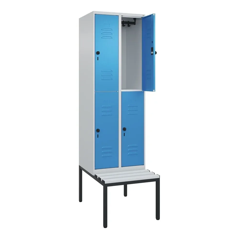 C+P Doppelstock-Spind Classic PLUS, 2 Abteile, HxBxT 2.120 x 600 x 815 mm, für Vorhängeschloss, untergebaute Bank aus Kunststoff, lichtgrau, lichtblau