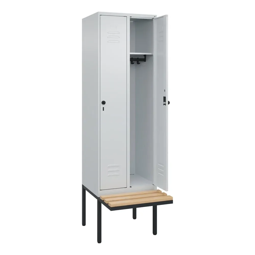 Spind Classic PLUS Sitzbank, 2 Abteile, lichtgrau, B 600 mm, Sicherheits-Drehriegel, auskragend, Buche-Hartholz C+P