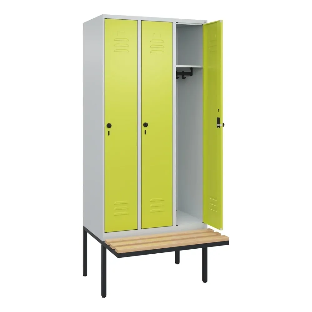 C+P Spind Classic PLUS, 3 Abteile, HxBxT 2.120 x 900 x 815 mm, für Vorhängeschloss, auskragende Bank aus Buche, lichtgrau, clowngrün