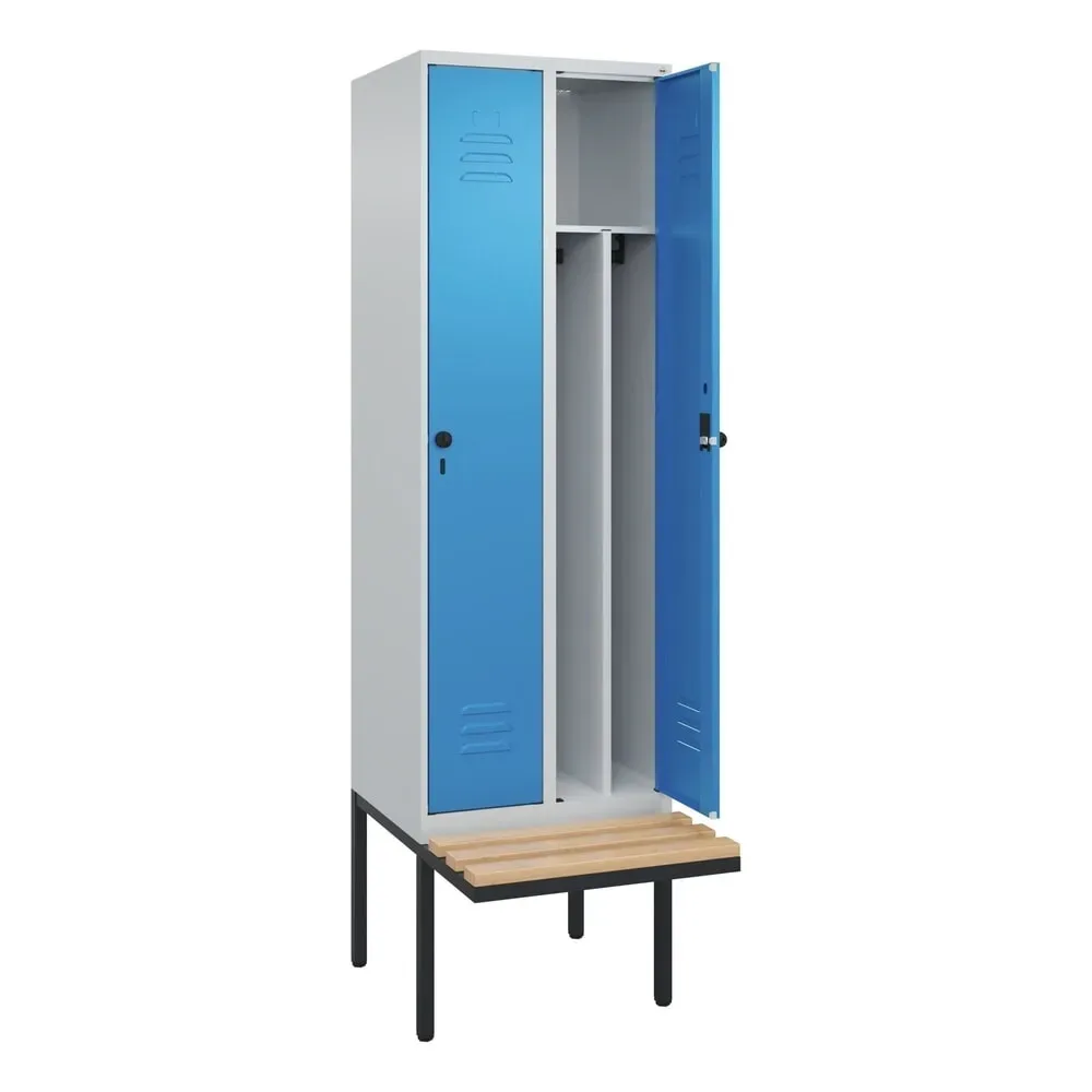 C+P Schwarz-Weiß-Spind Classic PLUS Sitzbank, schmal, 2 Abteile, verkürzte Trennwand mittig, lichtgrau / lichtblau, B 600 mm, Sicherheits-Drehriegel,