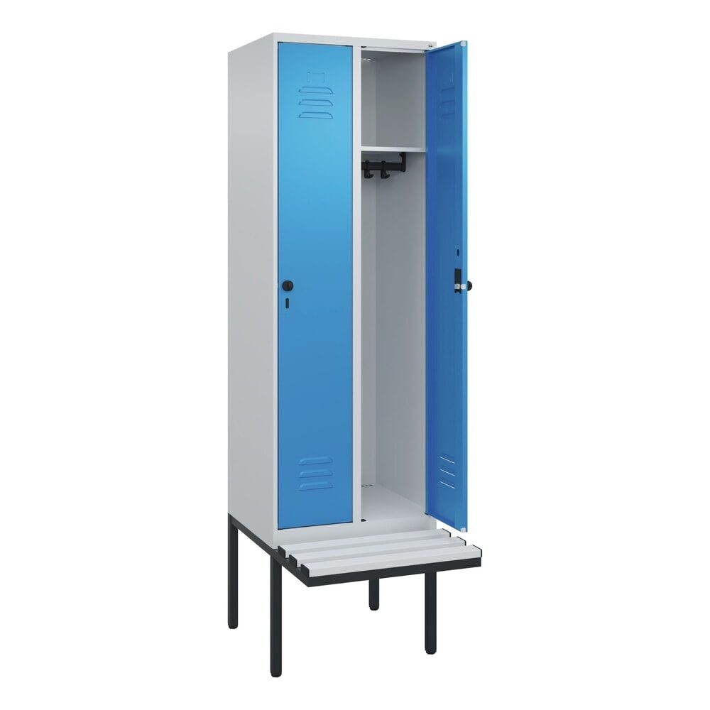 C+P Spind Classic PLUS, 2 Abteile, HxBxT 2.120 x 600 x 815 mm, für Vorhängeschloss, auskragende Bank aus Kunststoff, lichtgrau, lichtblau