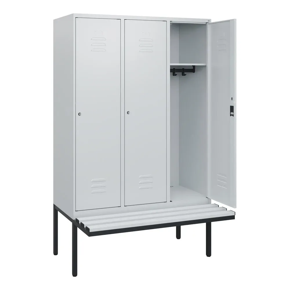 C+P Spind Classic PLUS, 3 Abteile, HxBxT 1.950 x 1.200 x 815 mm, Zylinderschloss, auskragende Bank aus Kunststoff, lichtgrau, lichtgrau