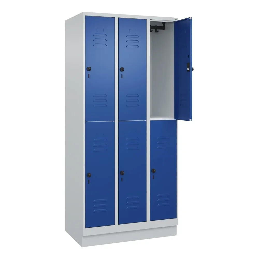 Doppelstock-Spind Classic PLUS, 3 Abteile, lichtgrau / enzianblau, HxB 1950 x 900 mm, mit Bodensockel, Drehriegel C+P