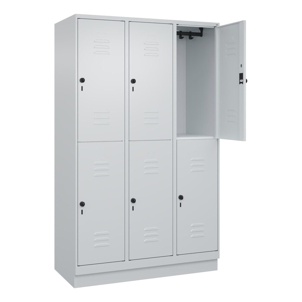 Doppelstock-Spind Classic PLUS, 3 Abteile, lichtgrau, HxB 1950 x 1200 mm, mit Bodensockel, Drehriegel C+P