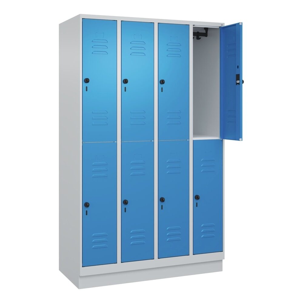 Doppelstock-Spind Classic PLUS, 4 Abteile, lichtgrau / lichtblau, HxB 1950 x 1200 mm, mit Bodensockel, Drehriegel C+P