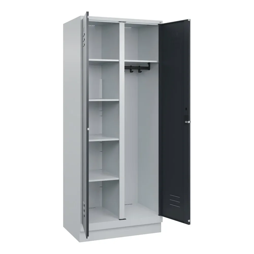 Putzmittelspind Classic PLUS, 1 Abteil, Trennwand mittig, lichtgrau / grau, B 800 mm, mit Bodensockel, Drehriegel C+P