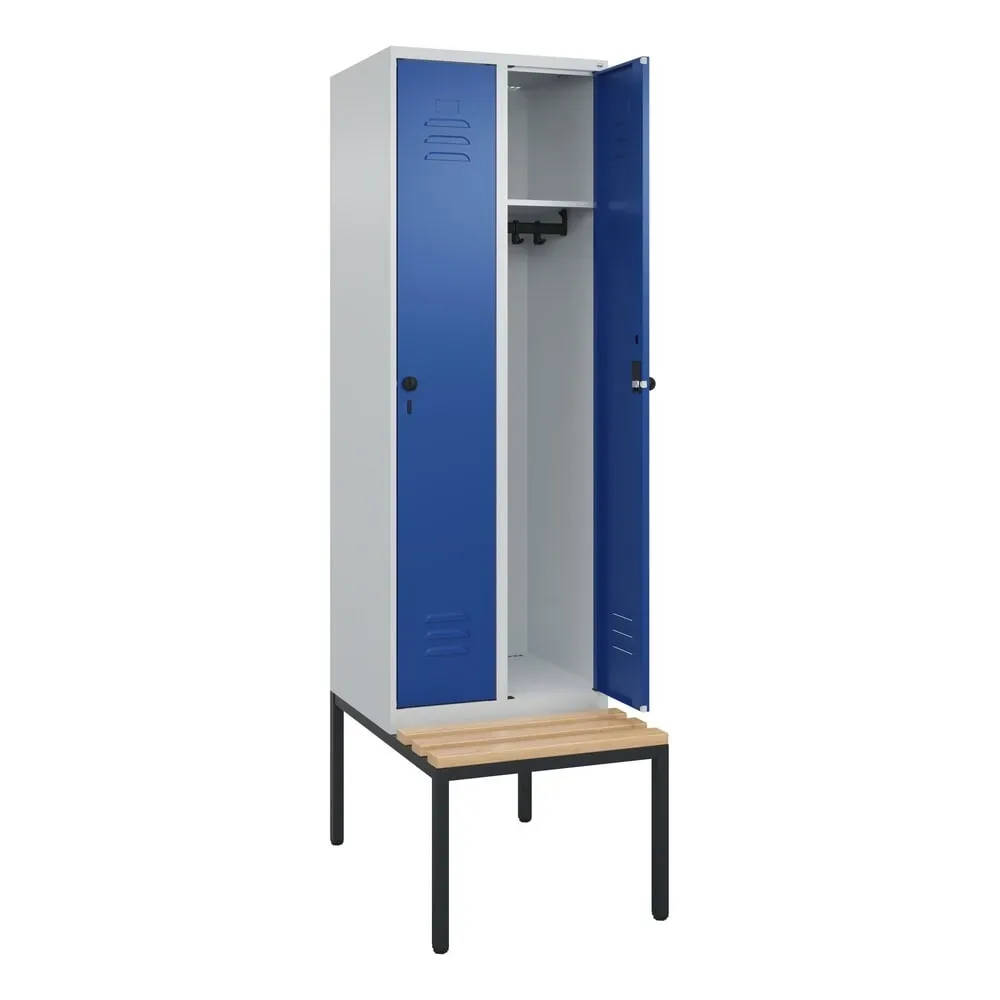 C+P Spind Classic PLUS, 2 Abteile, HxBxT 2.120 x 600 x 815 mm, für Vorhängeschloss, untergebaute Bank aus Buche, lichtgrau, enzianblau