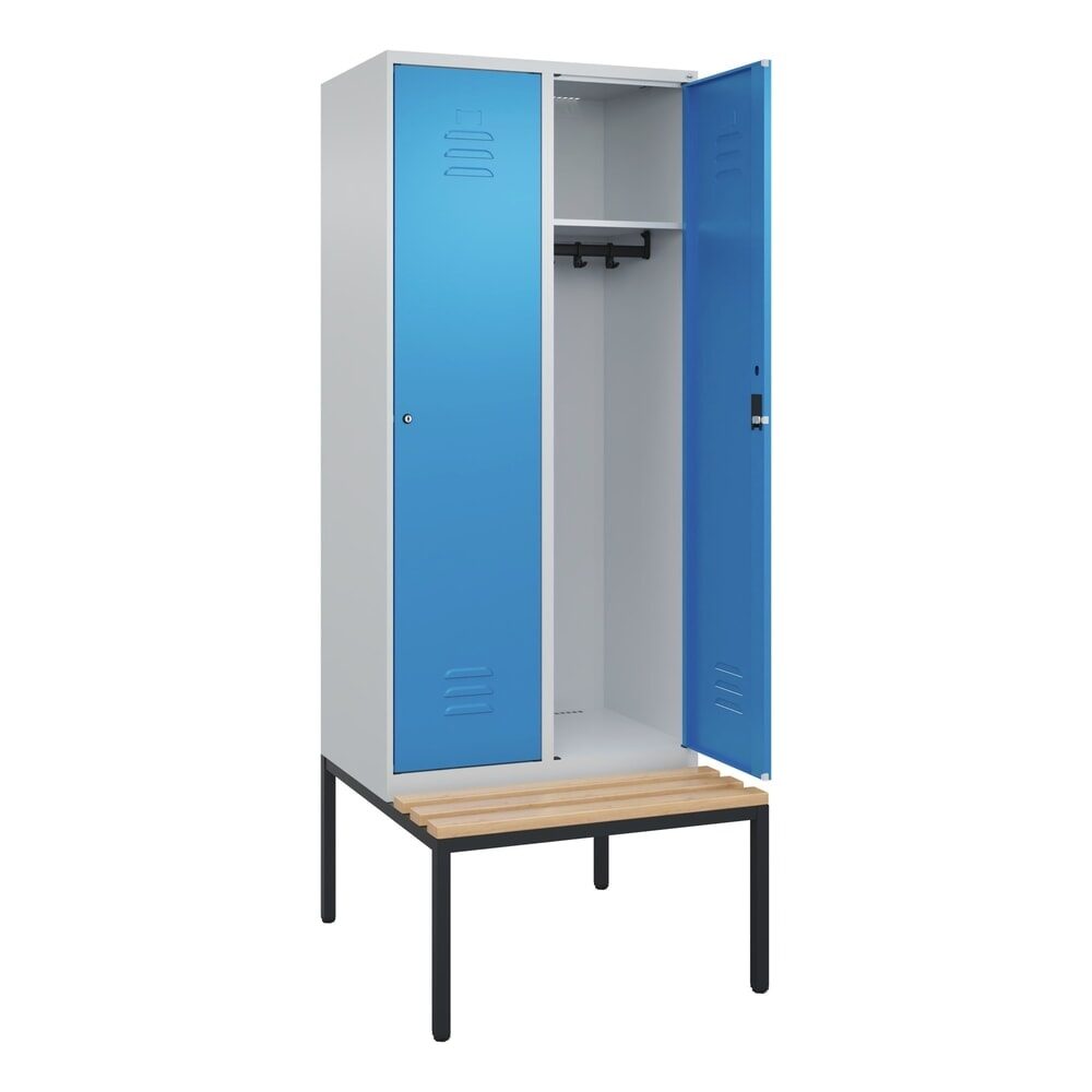 C+P Spind Classic PLUS, 2 Abteile, HxBxT 2.120 x 800 x 815 mm, Zylinderschloss, untergebaute Bank aus Buche, lichtgrau, lichtblau