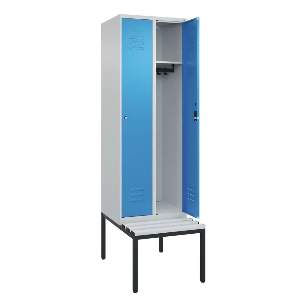 C+P Spind Classic PLUS, 2 Abteile, HxBxT 2.120 x 600 x 815 mm, Zylinderschloss, untergebaute Bank aus Kunststoff, lichtgrau, lichtblau