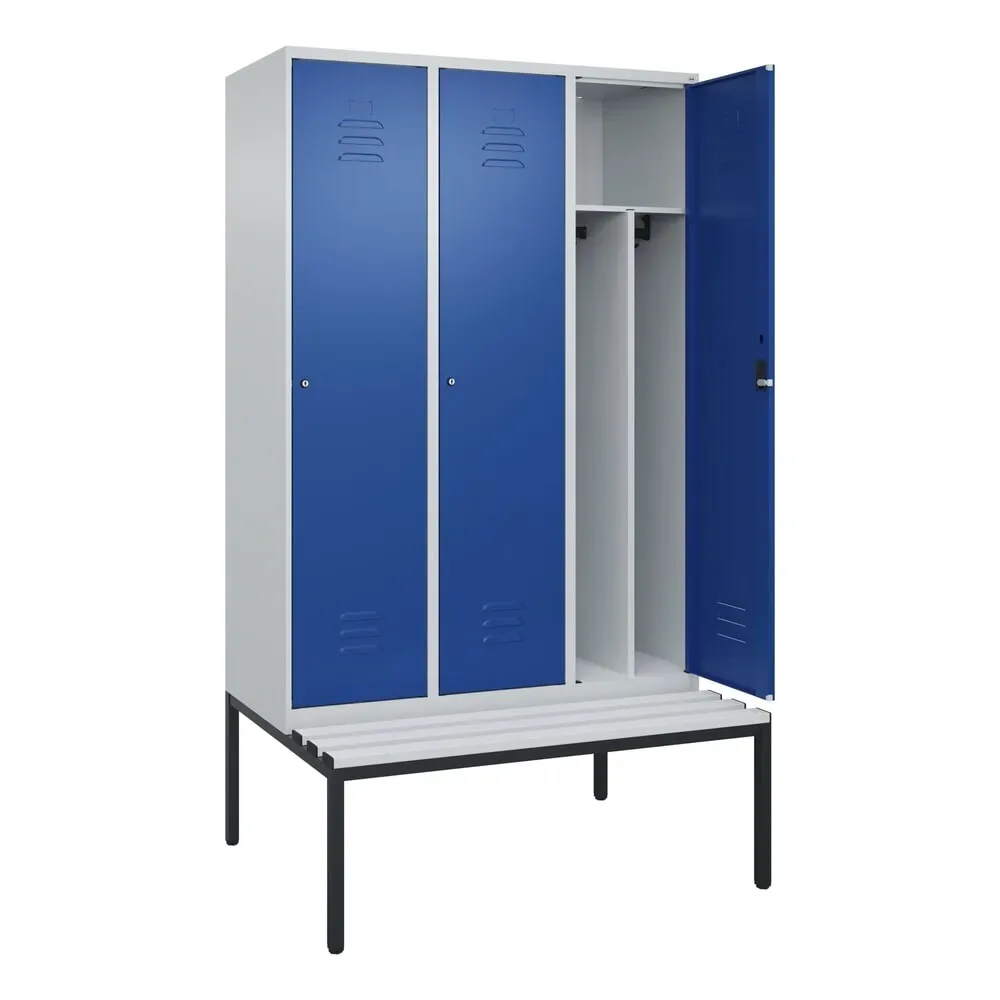 C+P Spind Classic PLUS, 3 Abteile, Trennwand, HxBxT 2.120 x 1.200 x 815 mm, Zylinderschloss, Trennwand, untergebaute Bank aus Kunststoff, lichtgrau, enzianblau