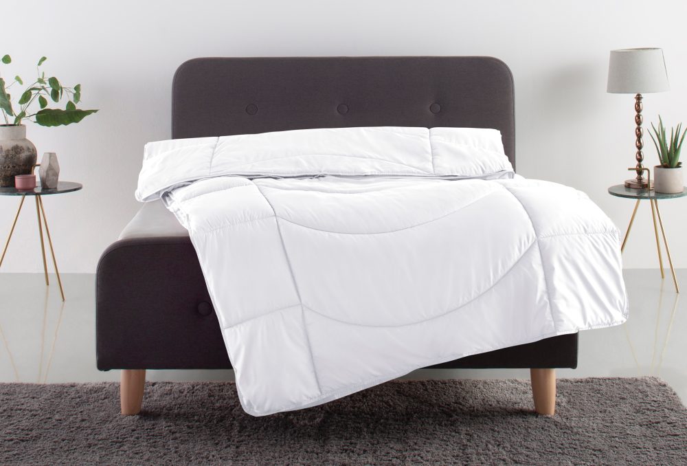 Microfaserbettdecke, »Microlux«, Traumecht, Füllung: Polyester, Bezug: *Von Testschläfern im Juni 2013 mit »GUT« (1,8) bewertet (getestet wurde das 4-Jahreszeiten-Bett in der Grösse 135/200), kochfest bis 95 °C, zum Spitzenpreis!